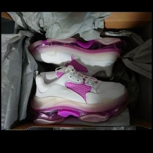 Authentic like new triple s Balenciaga sneakers